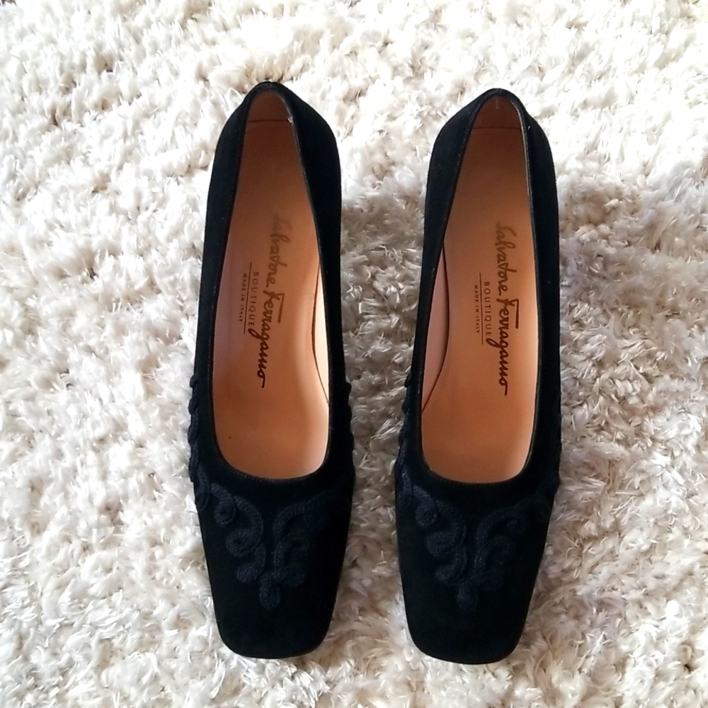 Salvatore Ferragamo Black Suede Shoes Size 7AA